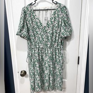 NEW Floral puff sleeve dress